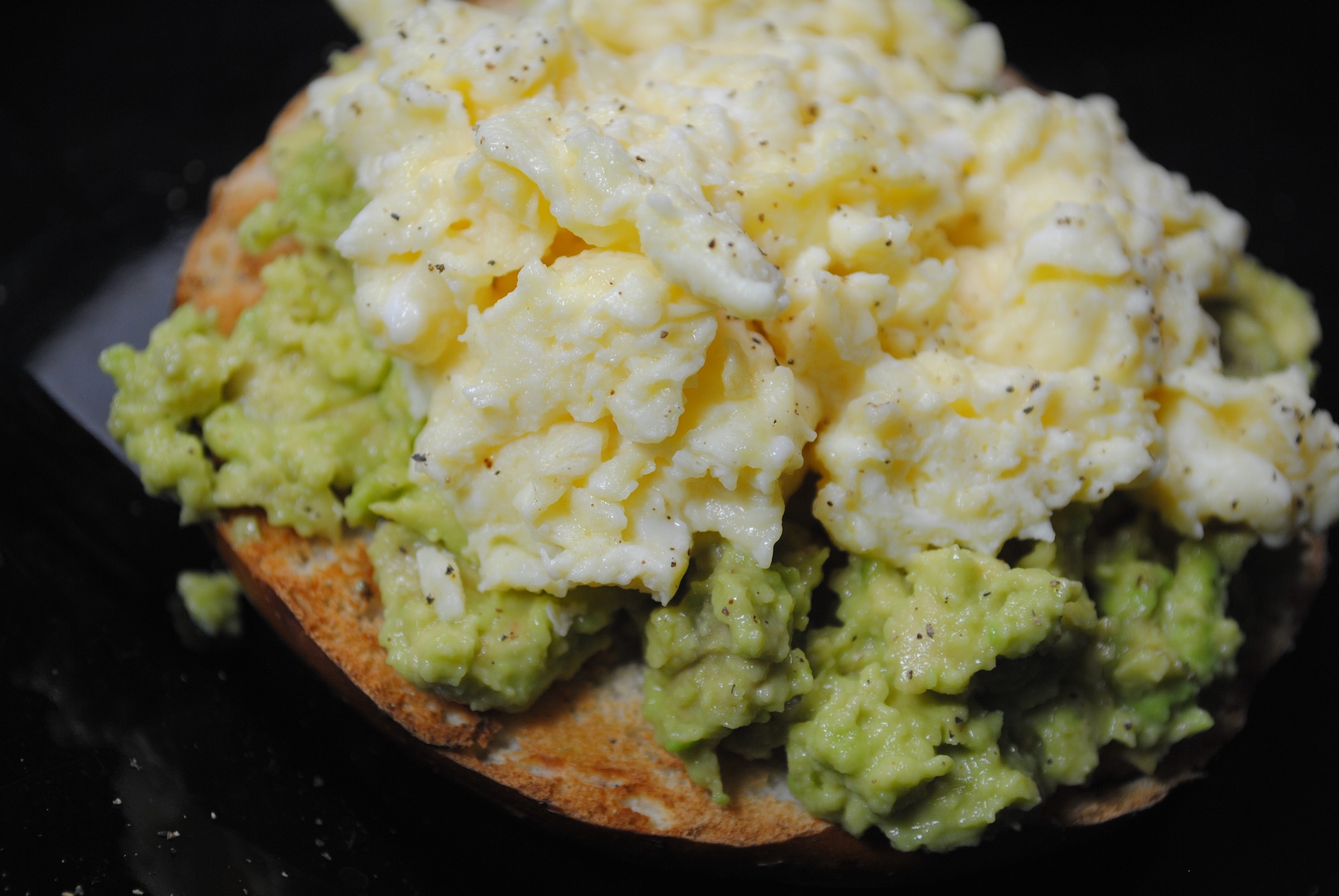 Bagel, Egg and Avocado Breakfast Recipe - 1