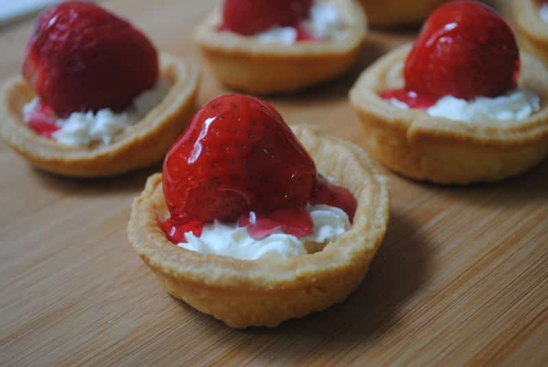 strawberry and cream tarts