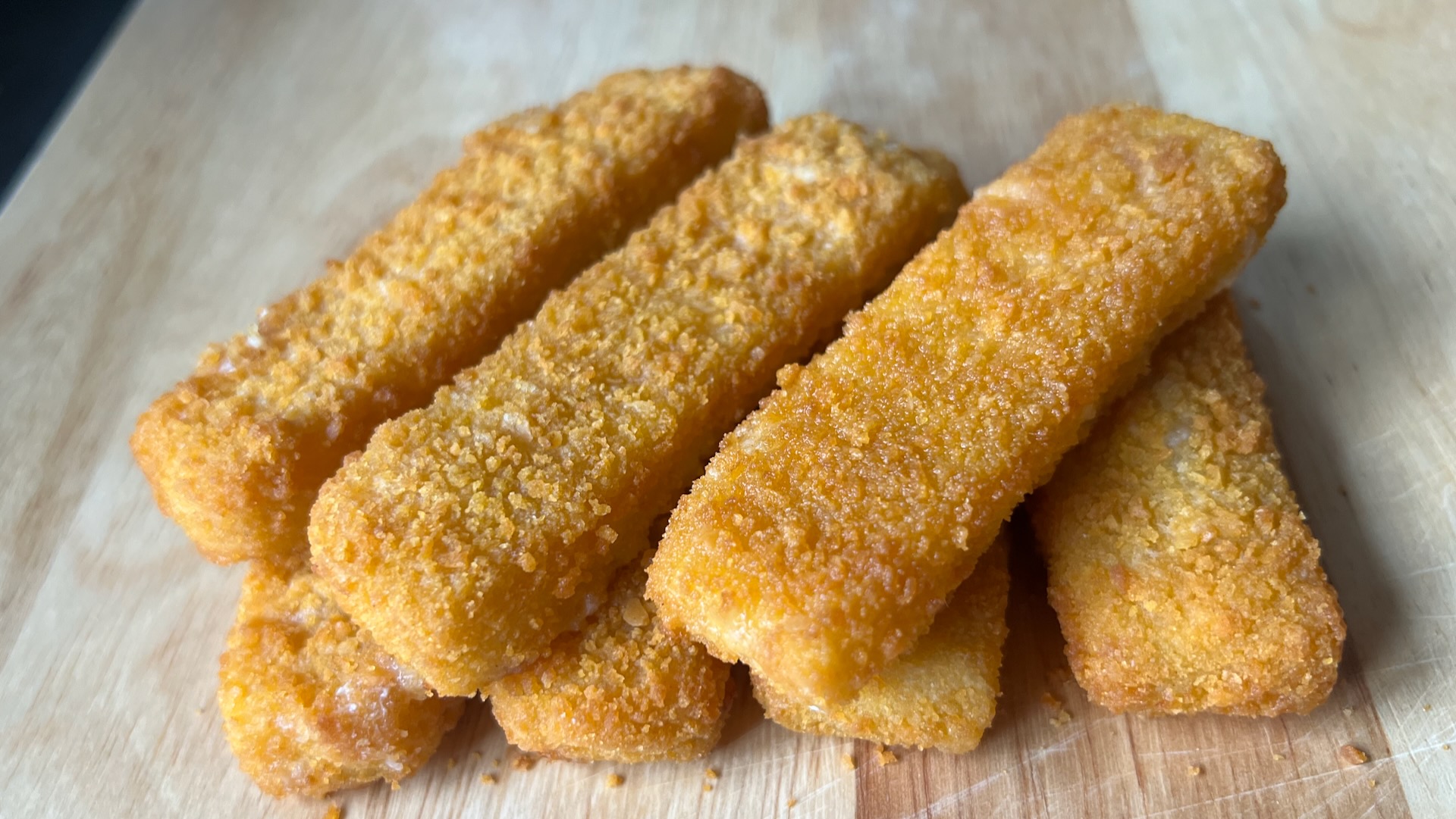Cooked Fish Fingers in an air fryer